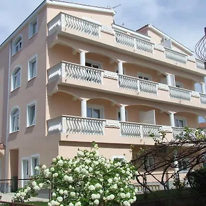 https://rooms-and-apartments-ana.hotelinzadar.com